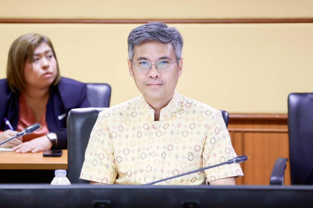 ประชุมเตรียมการนำเสนอข้อมูลในการประชุมหารือการจัดทำ (ร่าง) คำชี้แจงการแบ่งส่วนราชการภายในกรมส่งเสริมอุตสาหกรรม