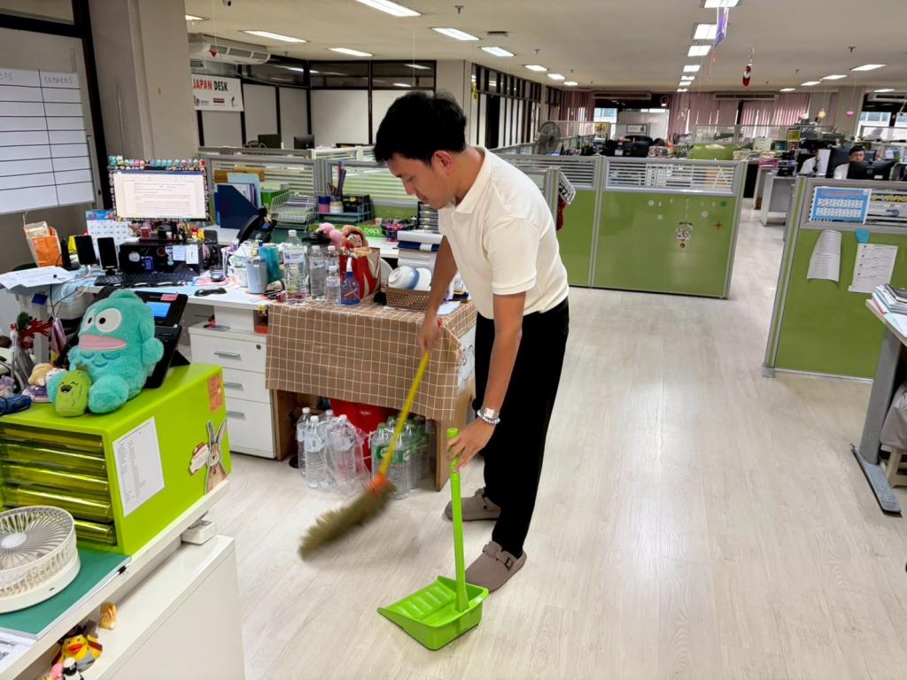 "รวมใจ กง.กสอ. ขับเคลื่อน 5 ส" พัฒนาพื้นที่ สร้างบรรยายกาศที่ดีในที่ทำงาน